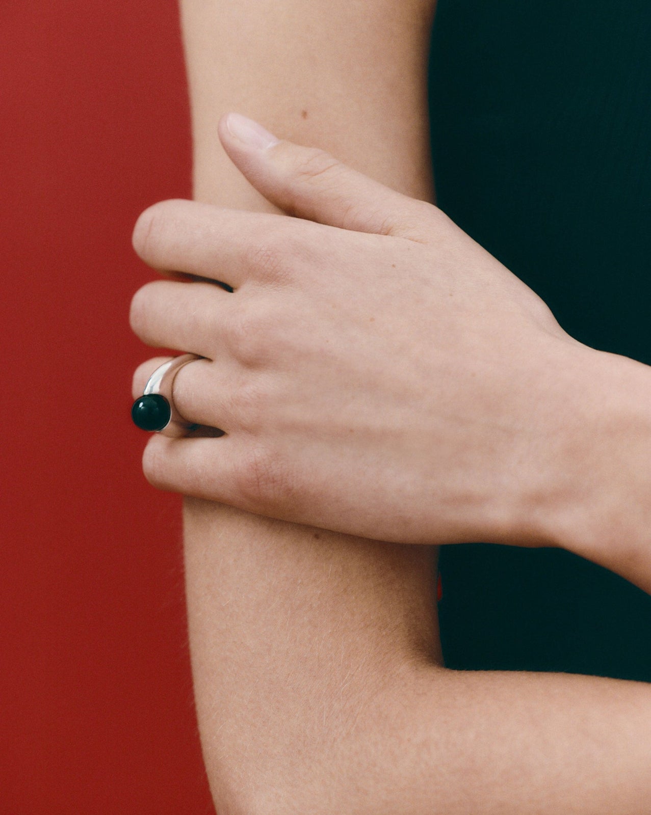 AGMES .925 Sterling Silver Chloe Ring with Spinning Onyx Stone Center.