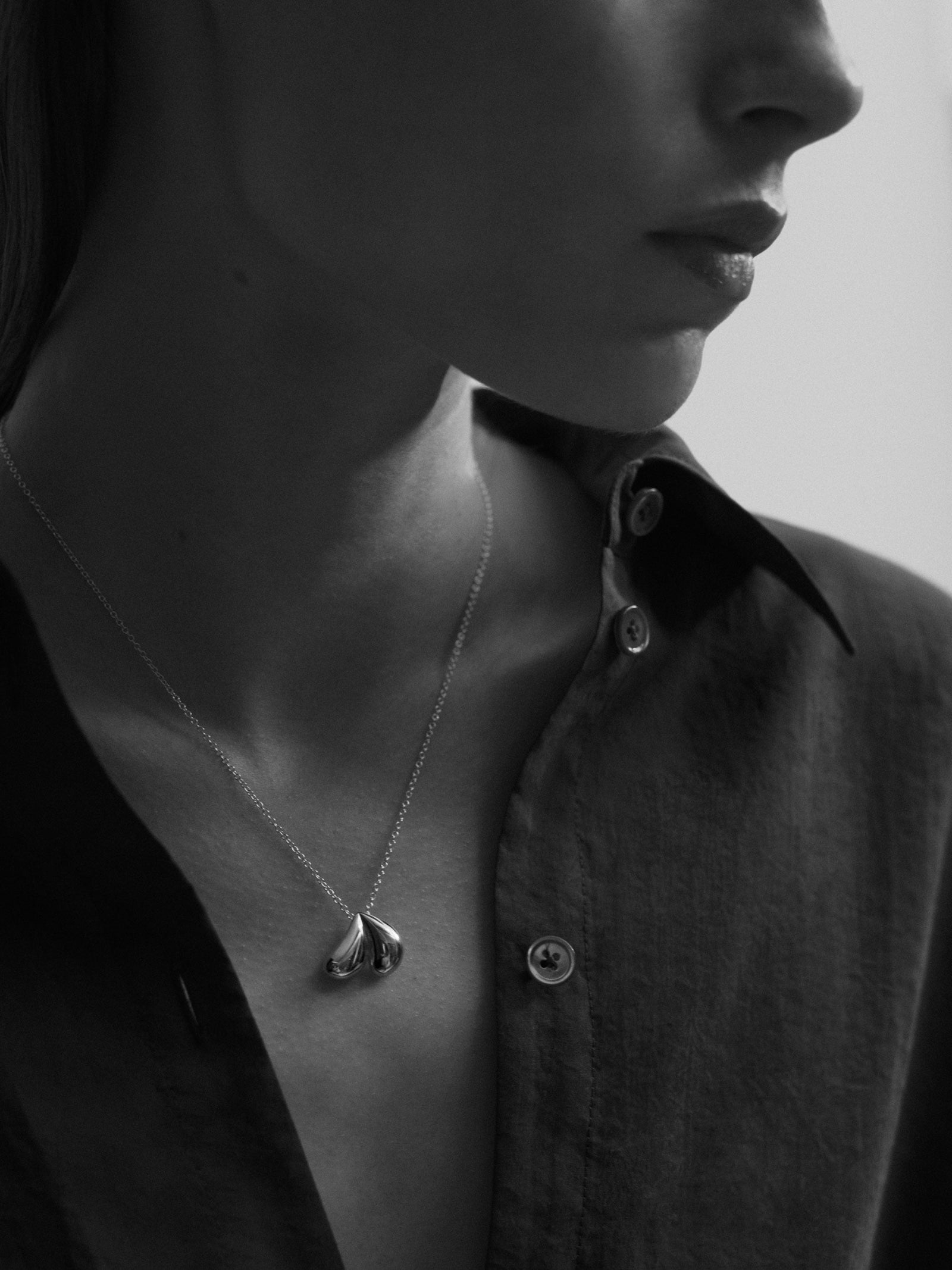 .925 Sterling Silver Lilla Necklace on Model