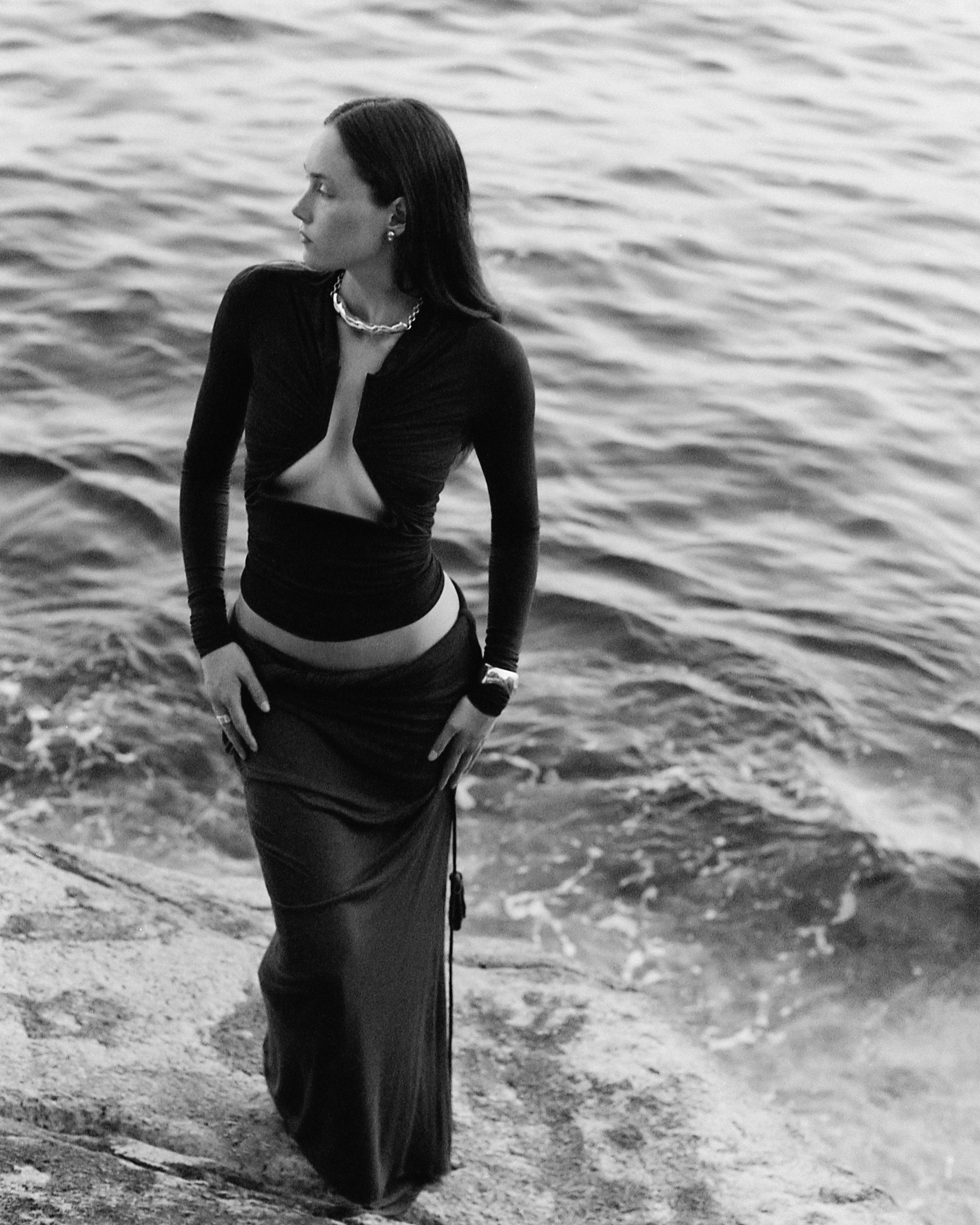 Woman wearing AGMES 0.925 sterling silver sculptural Astrid Choker