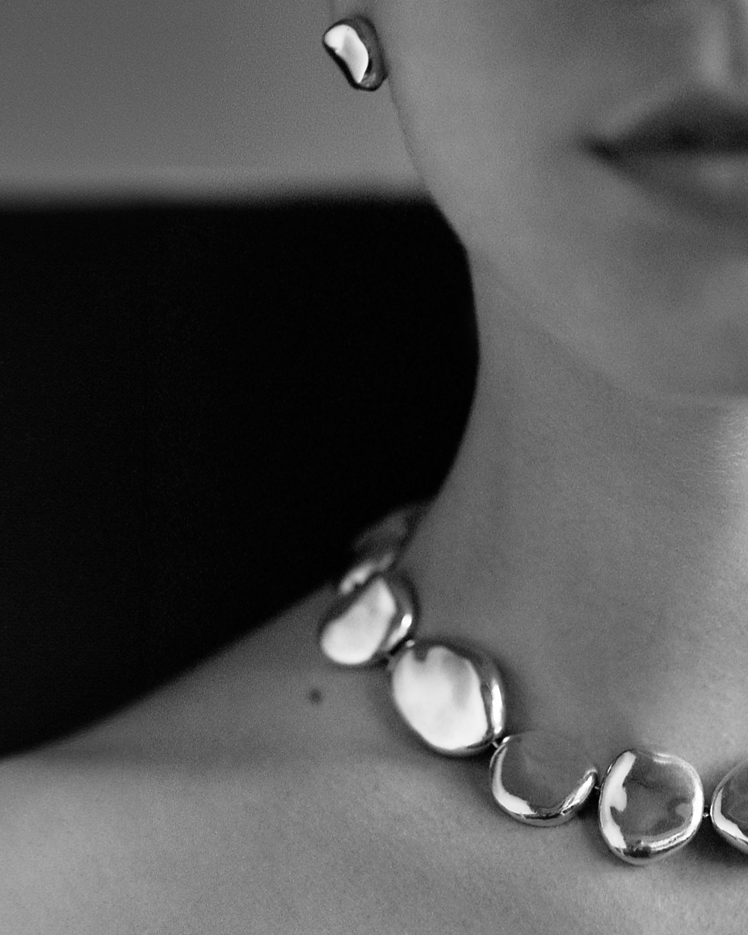 Woman wearing AGMES .925 Sterling Silver Conie sculpted round Necklace with T-Bar Clasp.