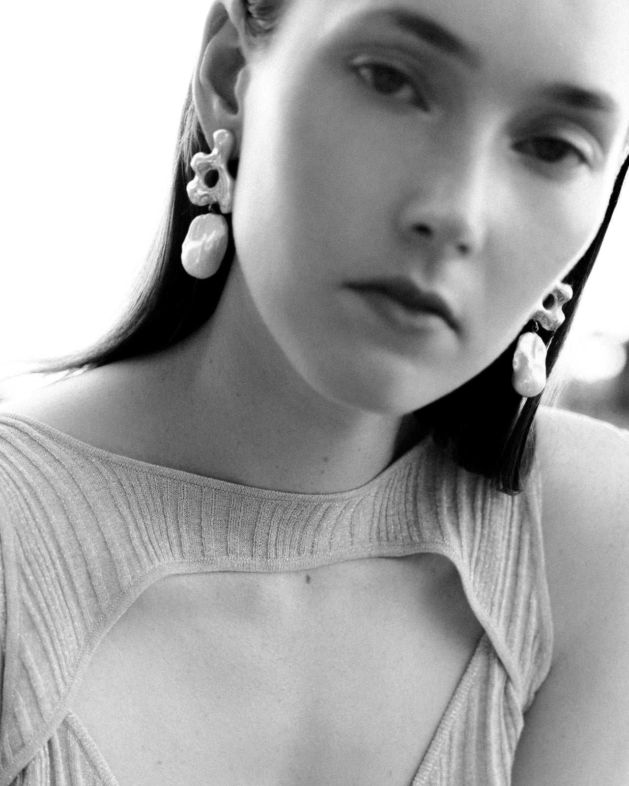 Woman wearing AGMES 0.925 sterling silver sculpted earrings with freshwater pearl drop. Simone Bodmer-Turner.