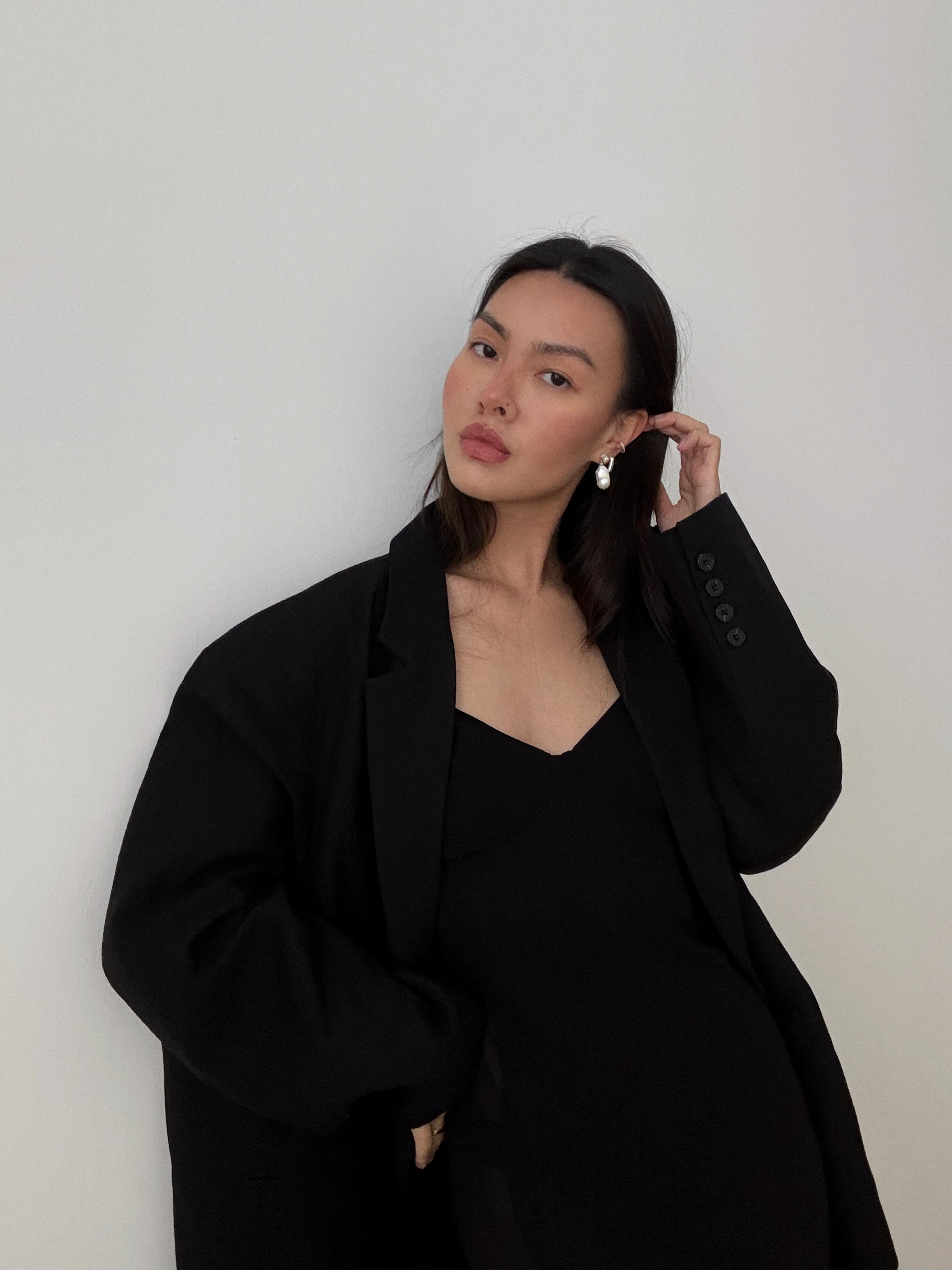 Woman wearing AGMES0.925 sterling silver Delphine earrings with freshwater pearl.