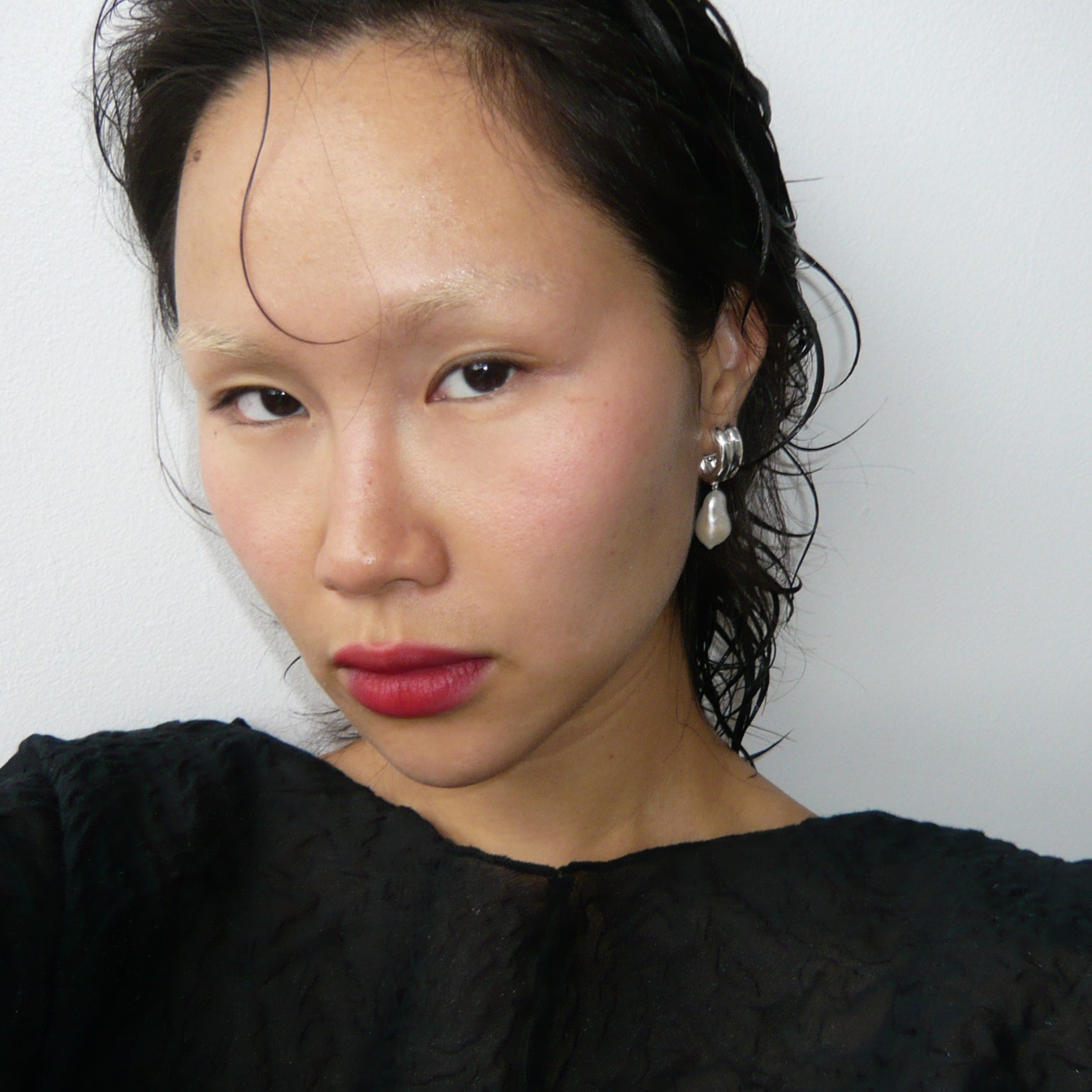 Woman wearing AGMES 0.925 sterling silver baroque Juliette earrings with freshwater pearl drop.