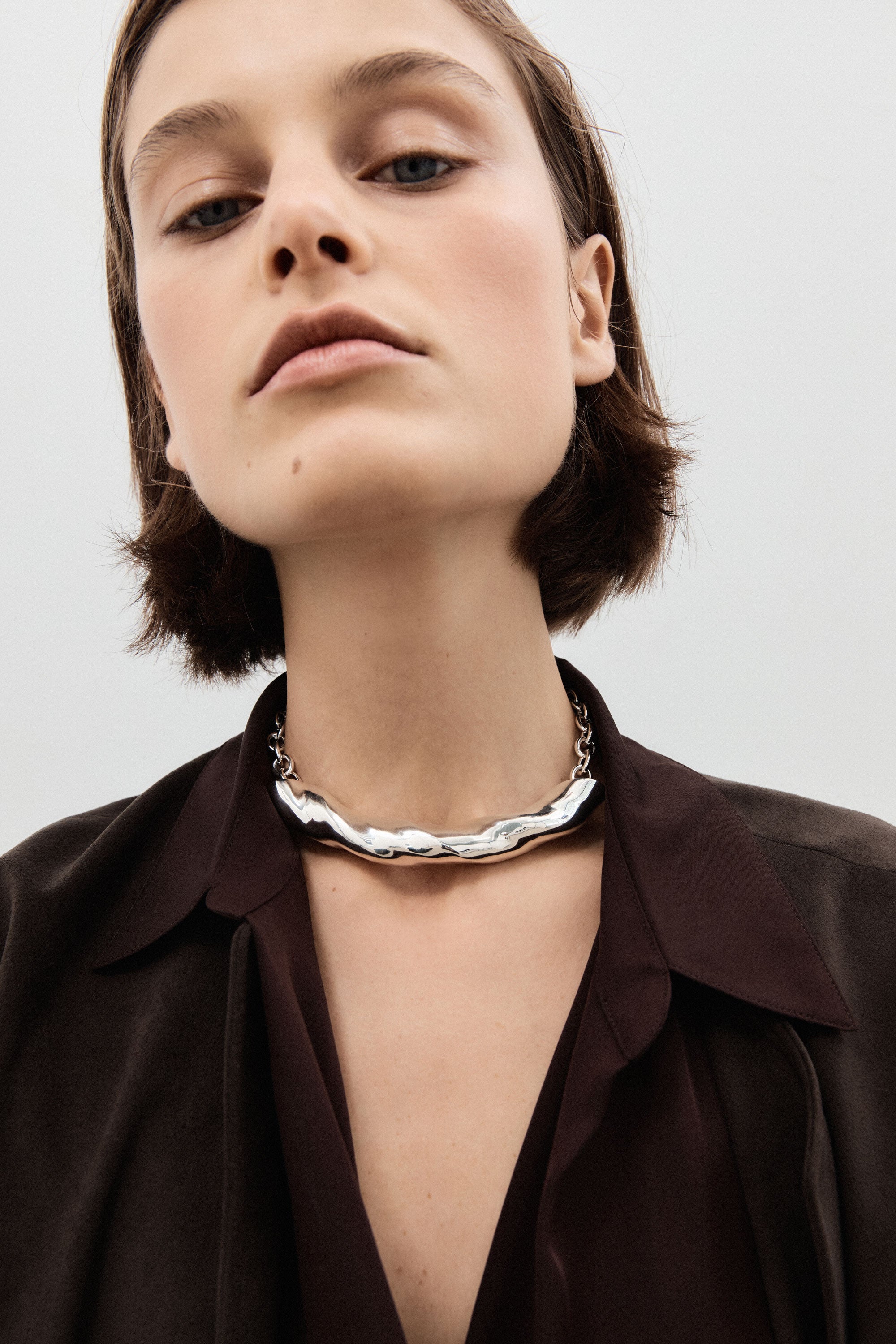 Woman wearing AGMES 0.925 sterling silver sculptural Astrid Choker