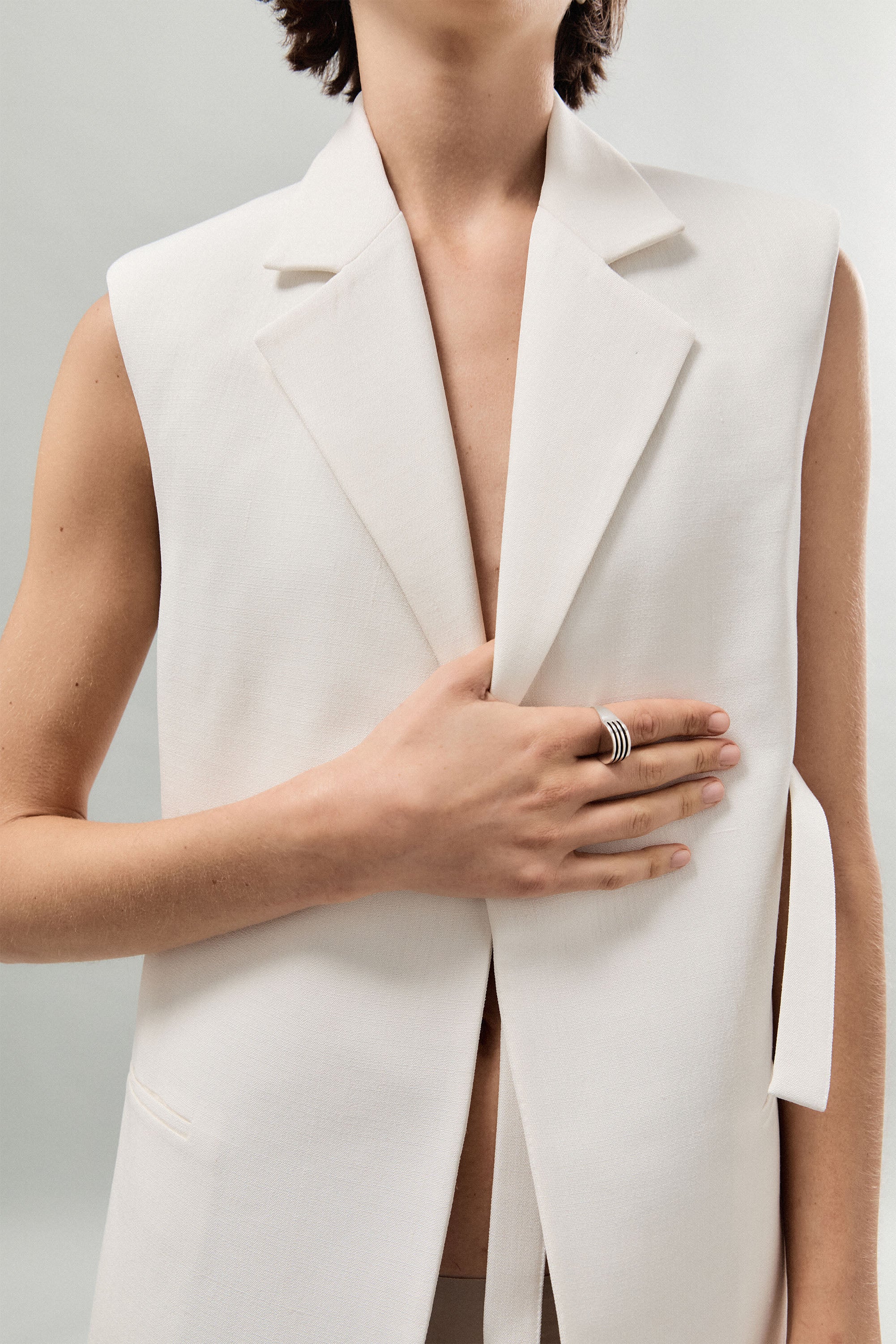 Woman wearing the AGMES .925 Sterling Silver Boeri Ring.