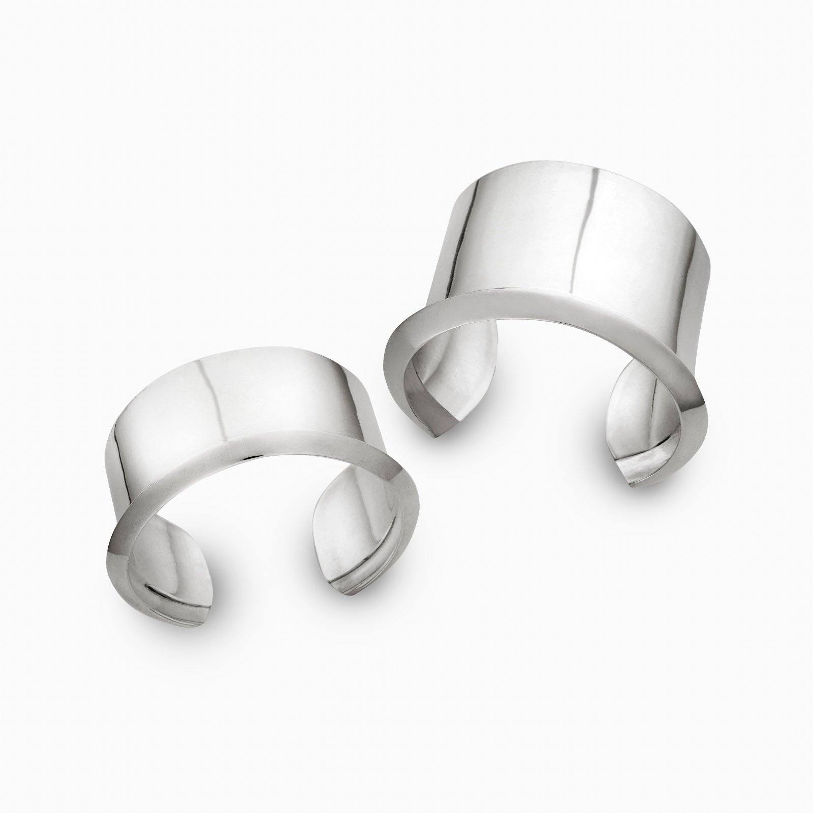AGMES 0.925 sterling silver simple and modern cuff set with a geometric scallop detail on edges.
