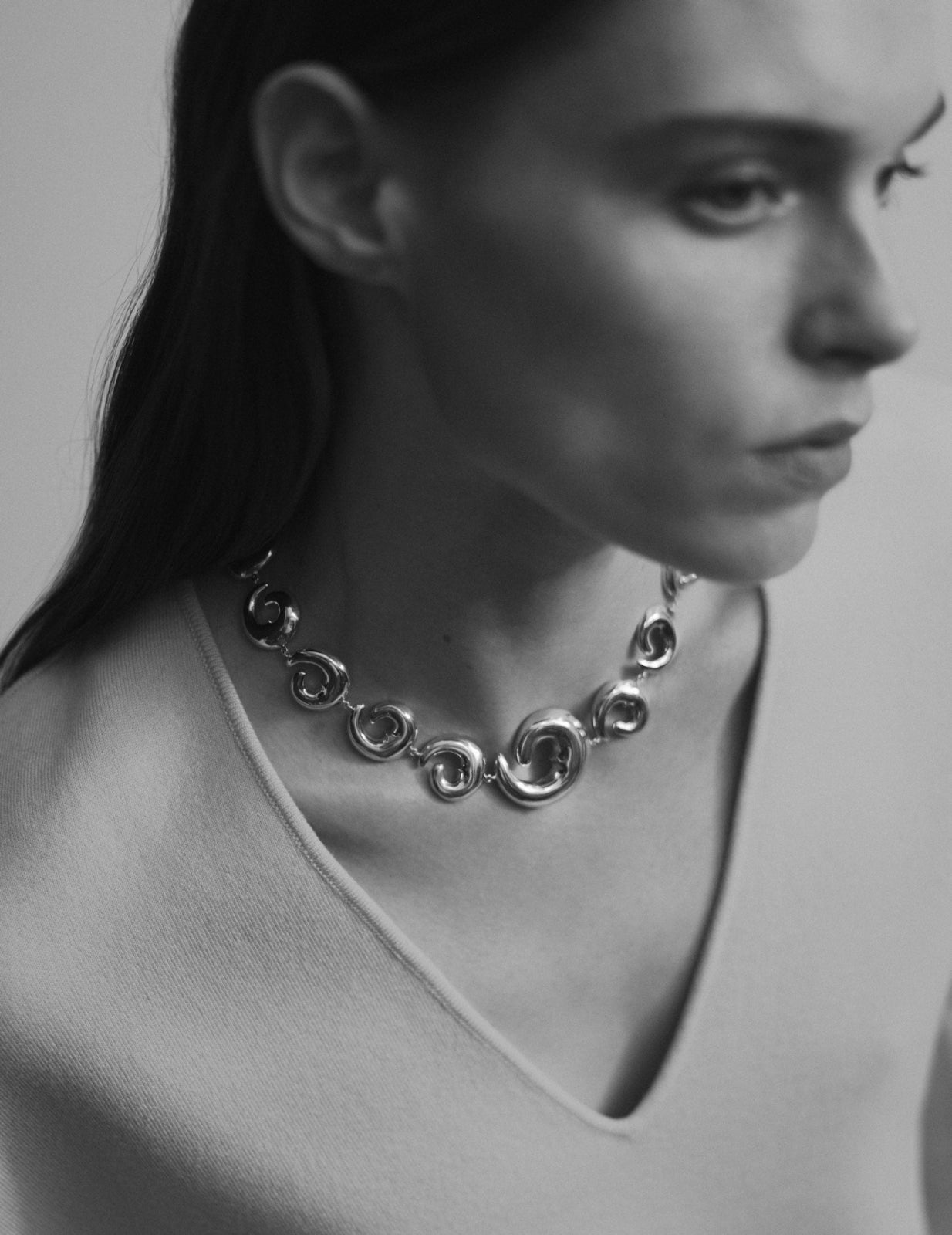 Model wearing .925 Sterling silver AGMES fredrika necklace