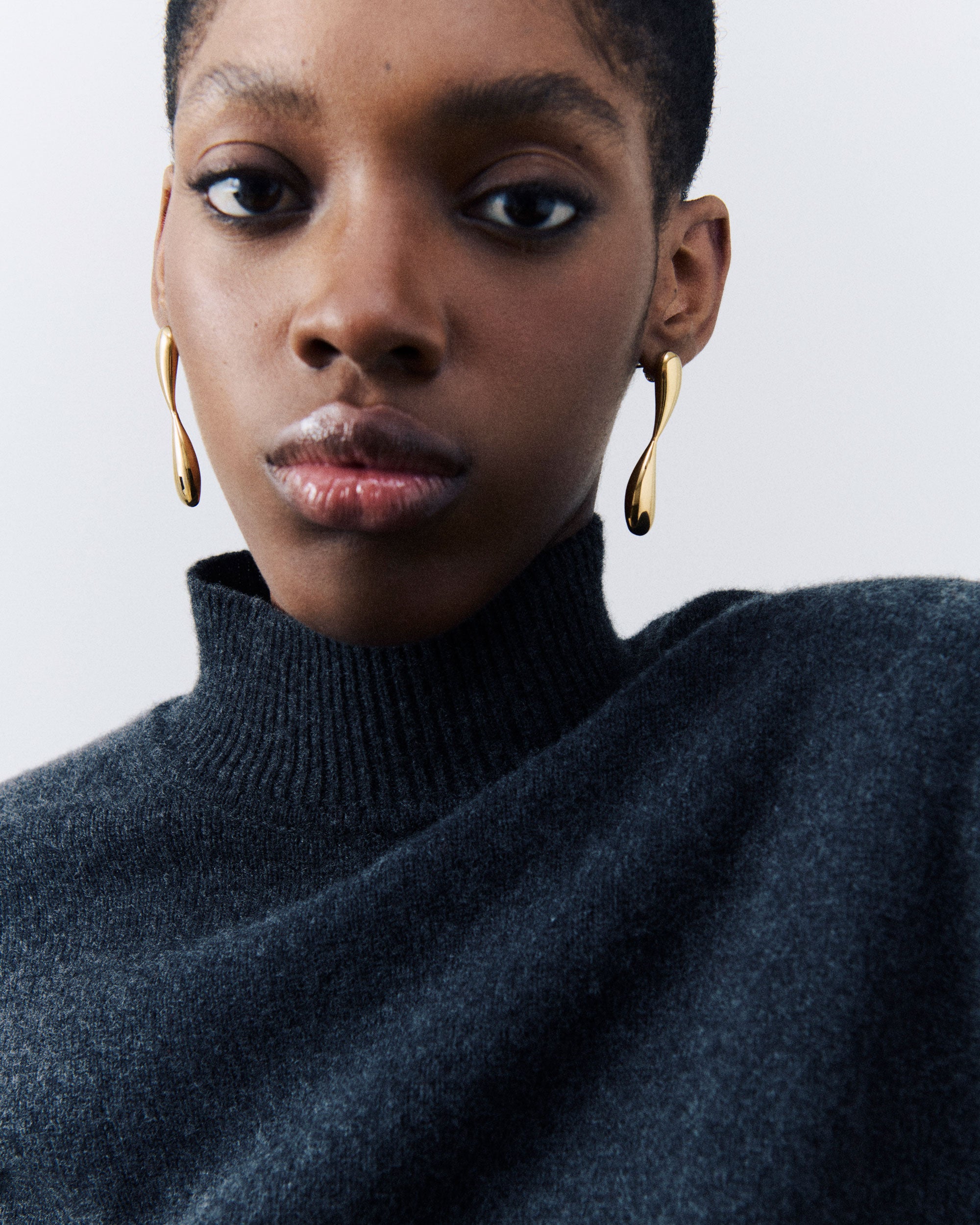 Model wearing 18k gold vermeil AGMES hanneli earrings
