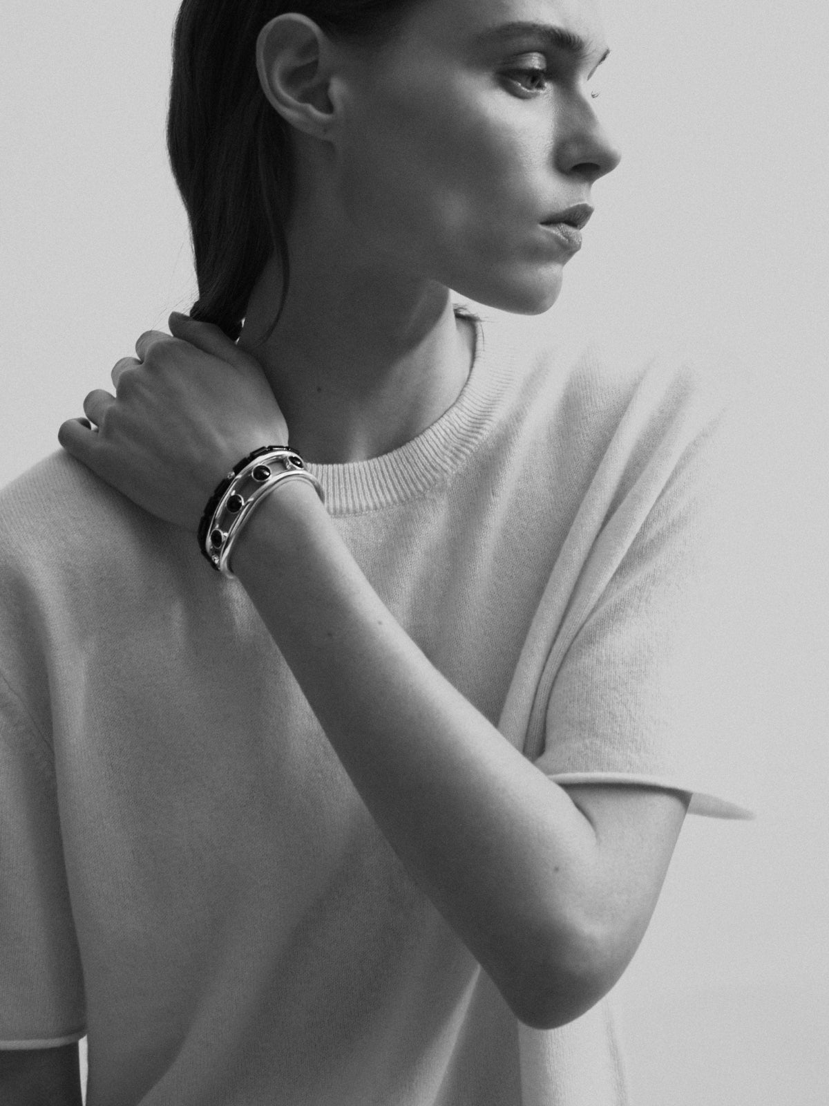 Model wearing .925 sterling silver AGMES Cara Cuff bracelet with lapis stones and onyx Vallen Bracelet
