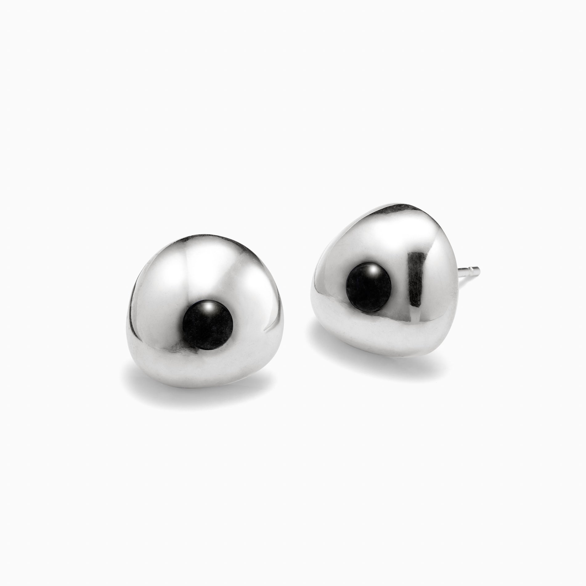 AGMES 0.925 sterling silver stud earrings with onyx.