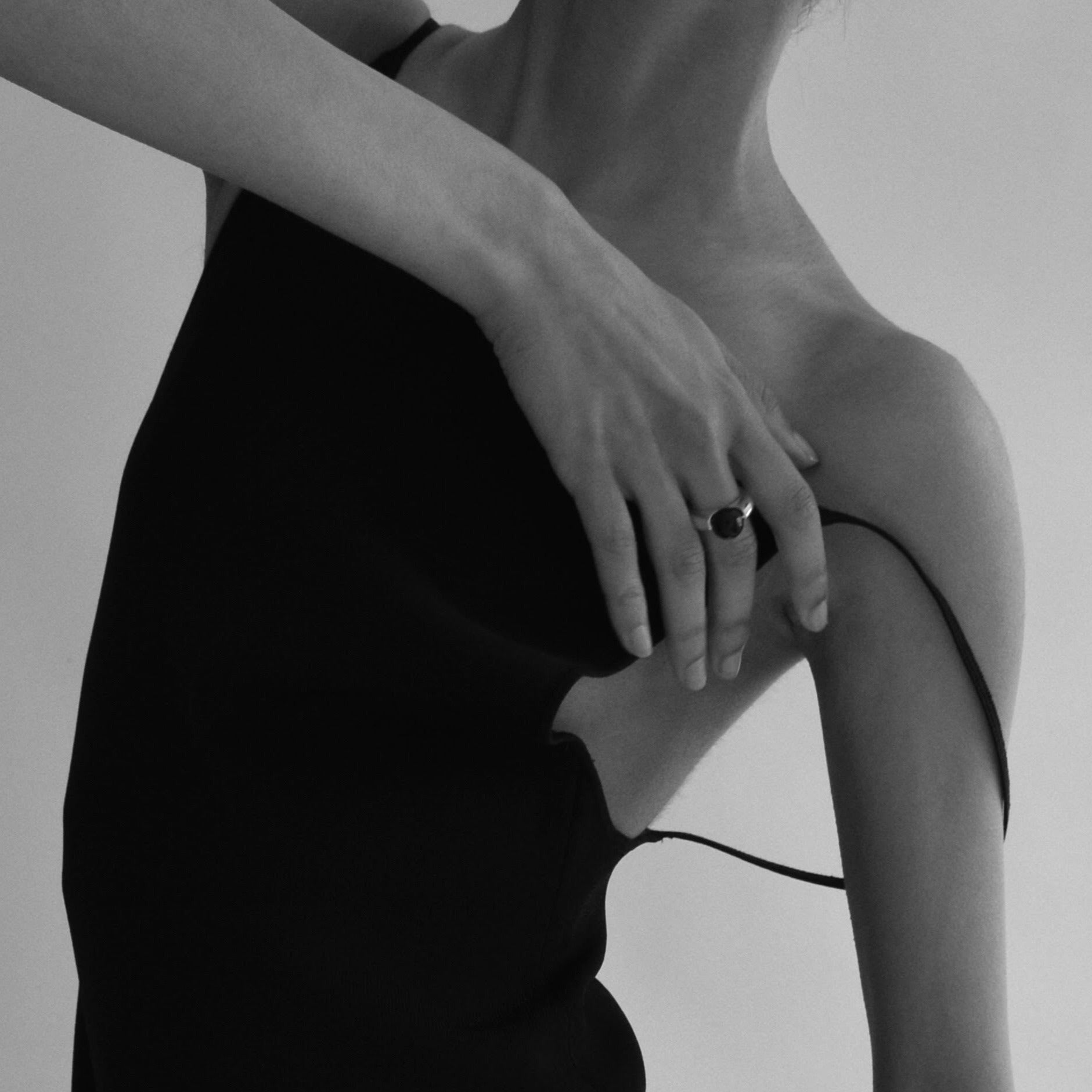 AGMES .925 Sterling Silver Chloe Ring with Spinning Onyx Stone Center.