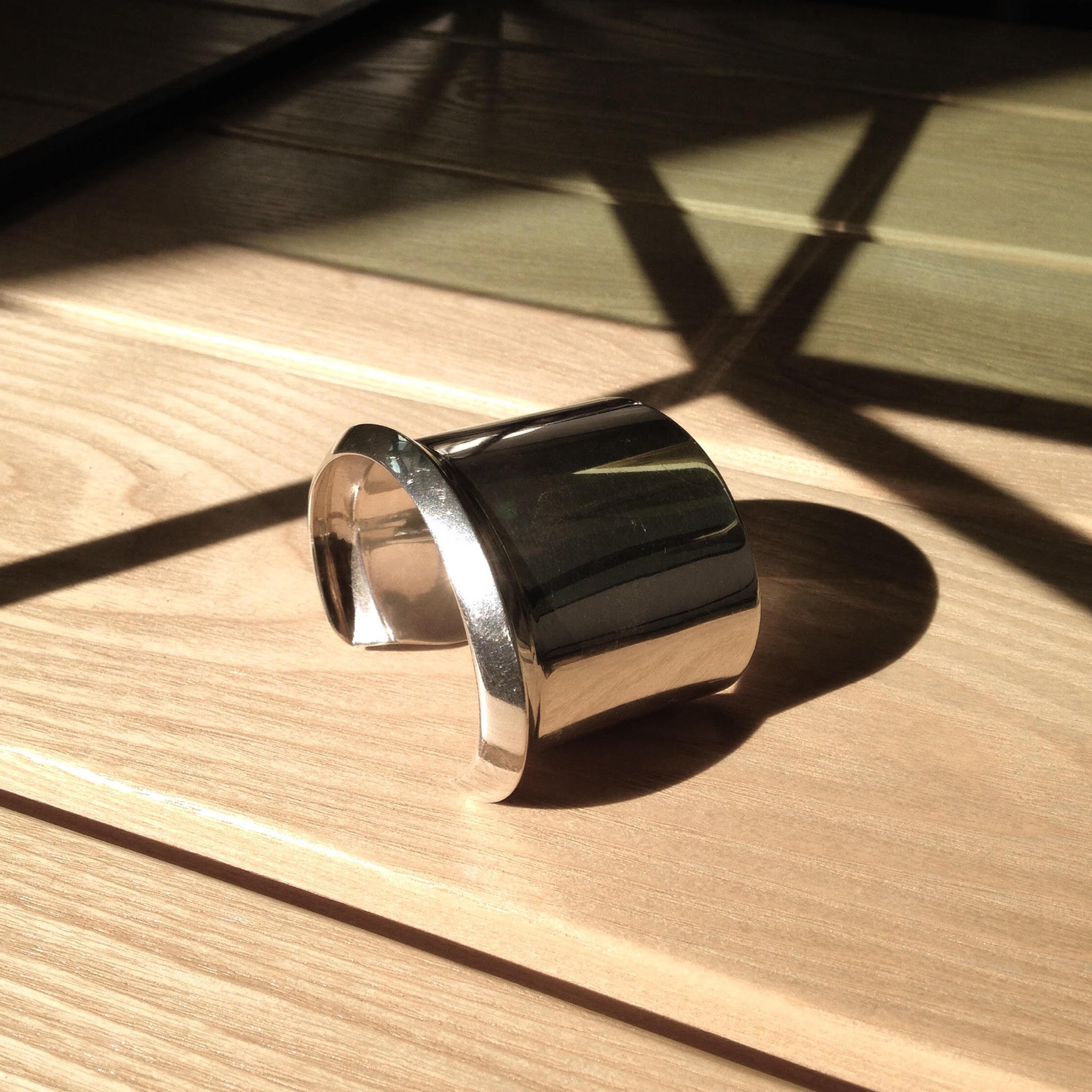 AGMES Cliff_Cuff Simple and modern cuff with a geometric scallop detail on one edge. Measures 1-7/8" wide, sterling silver.