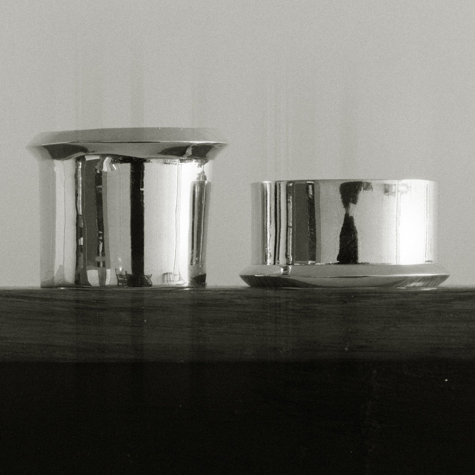 AGMES 0.925 sterling silver simple and modern cuff set with a geometric scallop detail on edges.