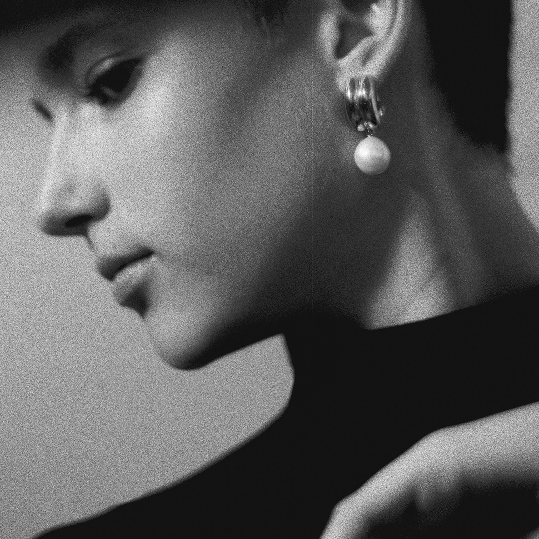 Woman wearing AGMES 0.925 sterling silver double ridge earrings with freshwater pearl drop.
