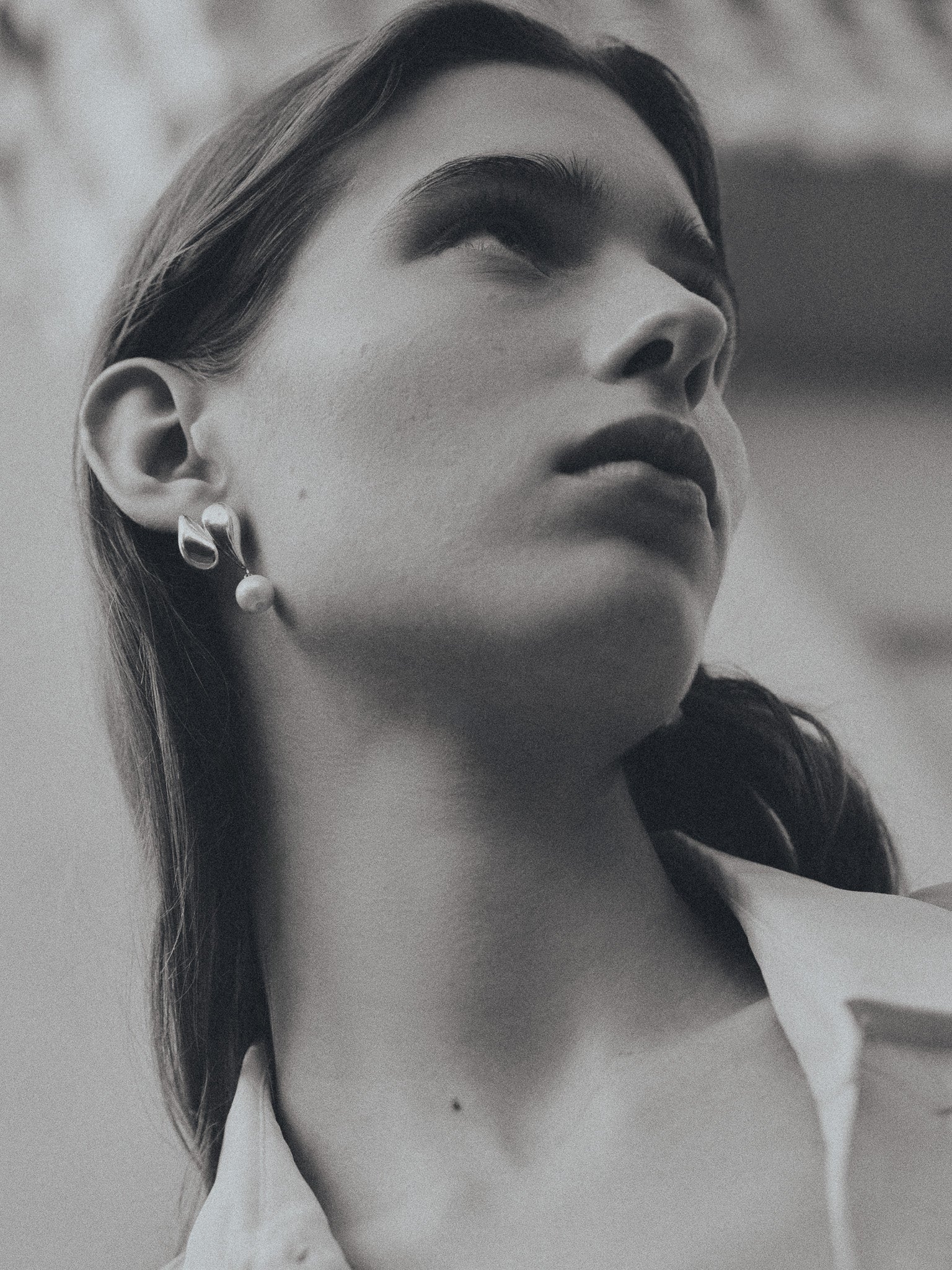 Woman wearing AGMES 0.925 sterling silver drop pearl Elvira earrings.