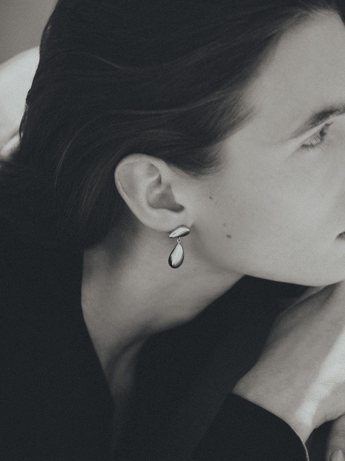 WOMAN WEARING .925 STERLING SILVER ALYCE EARRINGS AGMES