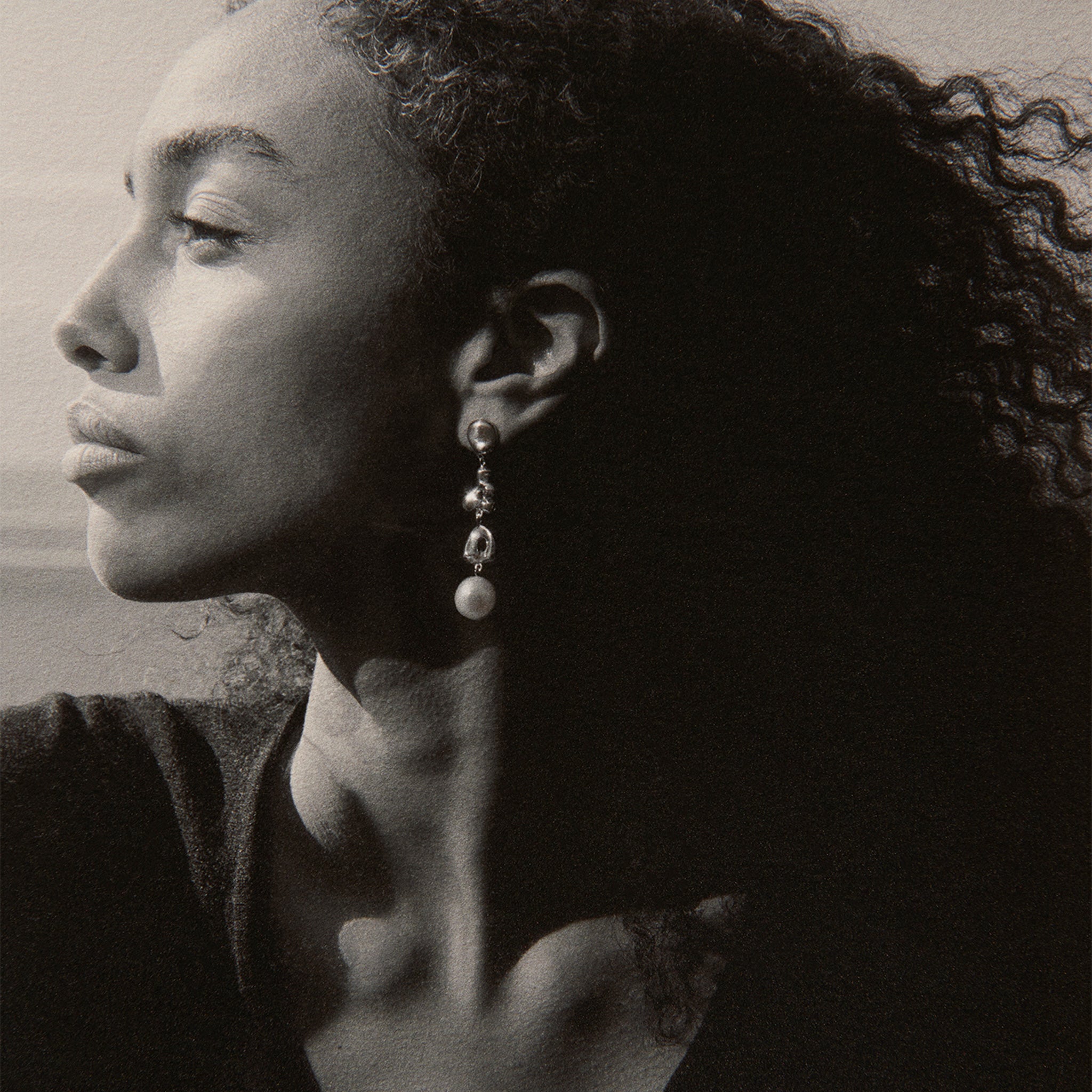 AGMES Diane earring sterling silver with a freshwater pearl.