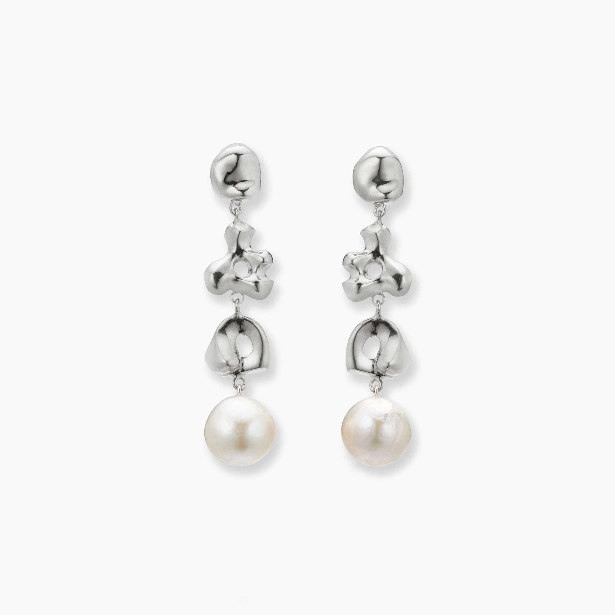 AGMES Diane earring sterling silver with a freshwater pearl.