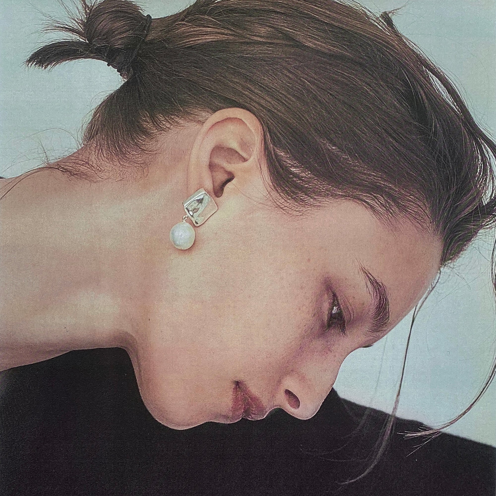 Woman wearing AGMES 0.925 sterling silver square shaped earrings with freshwater pearl drop.