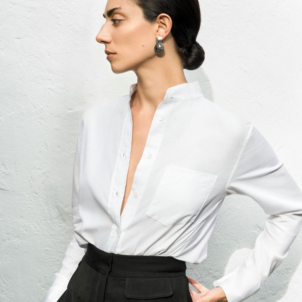 Woman wearing AGMES 0.925 sterling silver short circular round drop earrings.