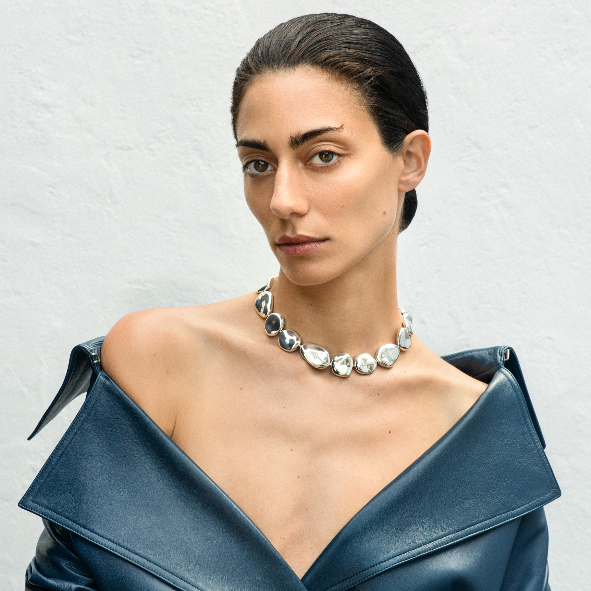 Woman wearing AGMES .925 Sterling Silver Conie sculpted round Necklace with T-Bar Clasp.