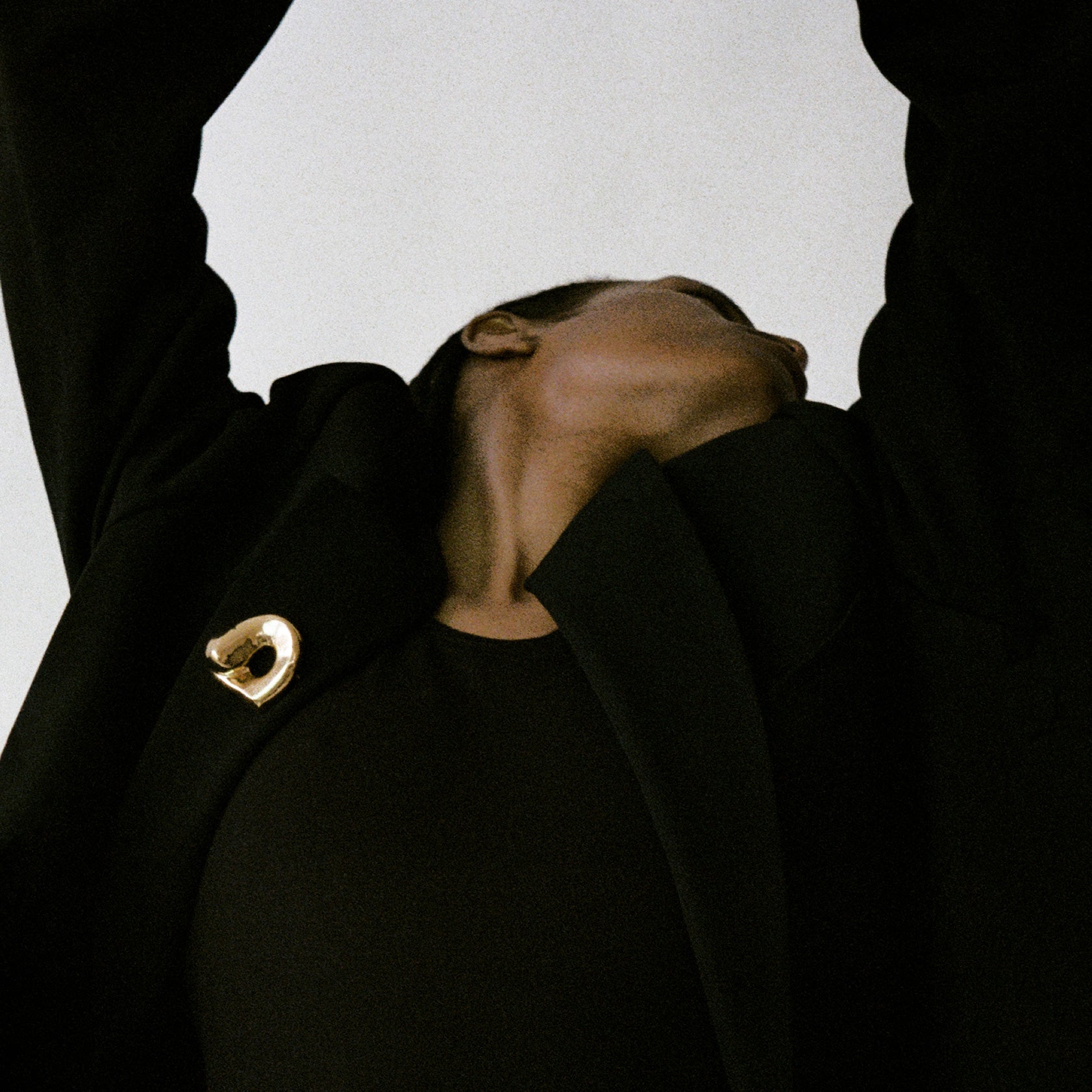 Woman wearing AGMES 18K Gold Vermeil Gertrude Brooch on black blazer. Simone Bodmer-Turner.
