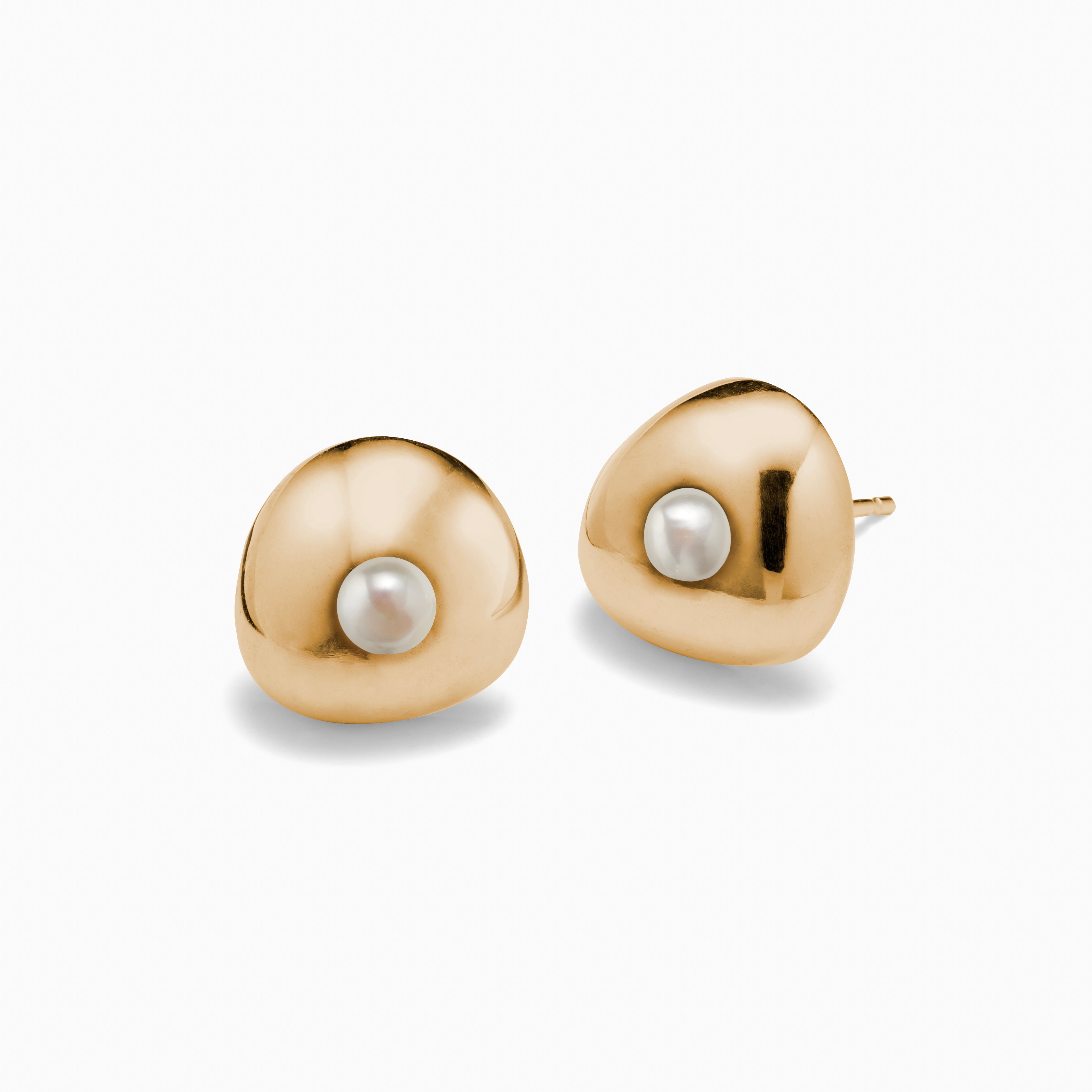 AGMES yellow gold vermeil stud earrings with pearls.